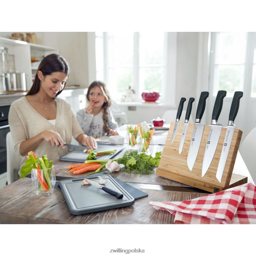 sztućce pl Zwilling czterogwiazdkowy, 5,5-calowy nóż santoku na biegunach, z wydrążoną krawędzią 48N488438